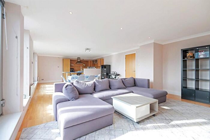 2 Bedroom Apartment To Rent In Argyle Street, Glasgow, G2