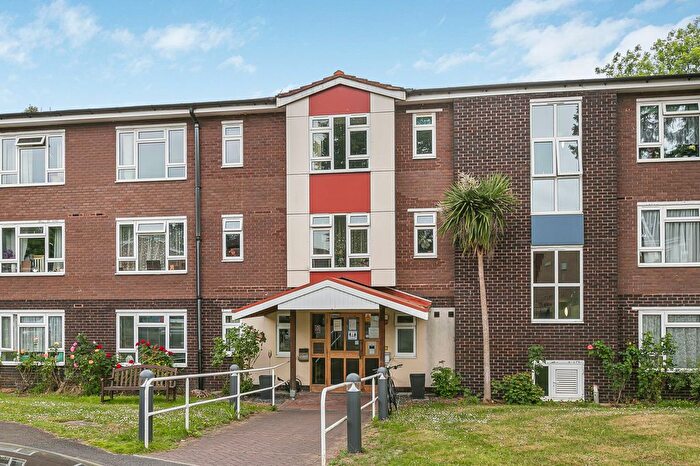 2 Bedroom Flat For Sale In Firs Close, Claygate, KT10