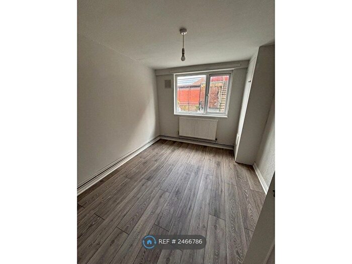 1 Bedroom Flat To Rent In Turners Hill, Cheshunt, Waltham Cross, EN8