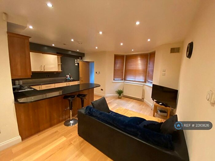 Studio To Rent In Evering Road, London, N16