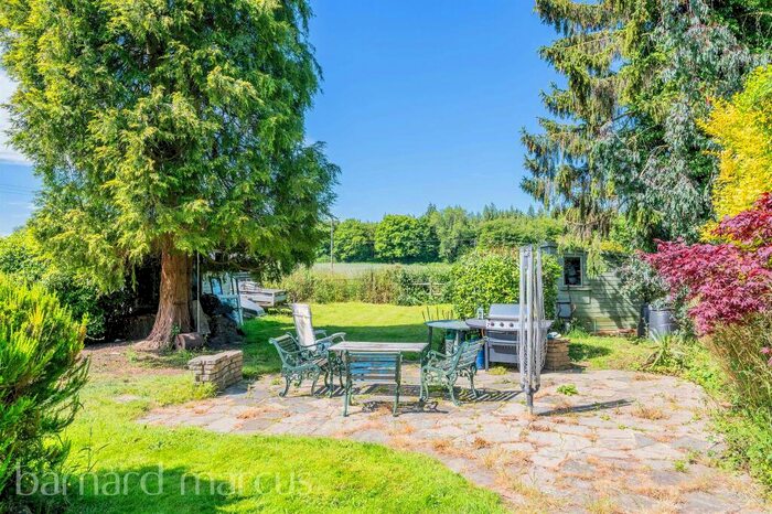 3 Bedroom Semi-Detached House For Sale In Middle Street, Betchworth, RH3