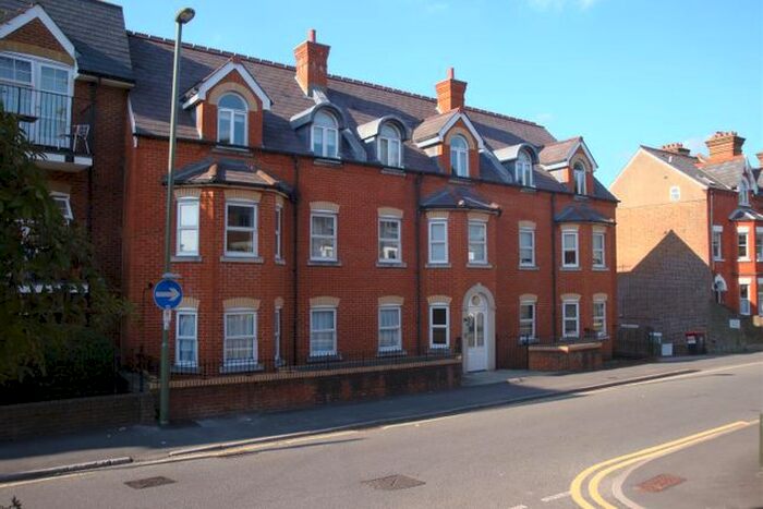 2 Bedroom Flat To Rent In Sydenham Road, Guildford, GU1