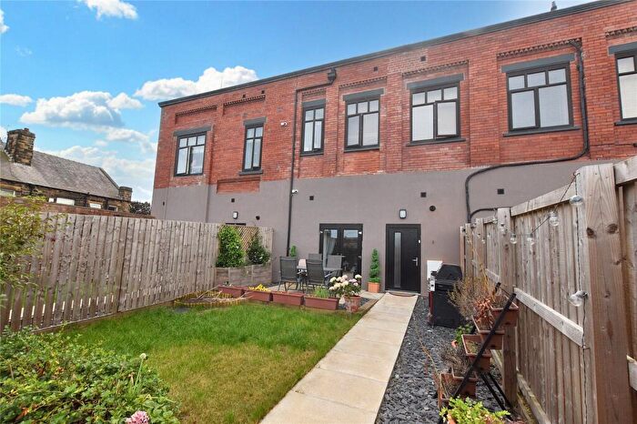 3 Bedroom Town House For Sale In Sterling Rise, Morley, Leeds, West Yorkshire, LS27