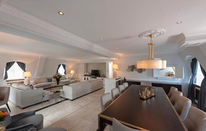 4 Bedroom Flat To Rent In Prince Of Wales Terrace, London, W8