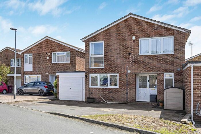 4 Bedroom Detached House For Sale In Mallory Avenue, Caversham Park, Reading, RG4