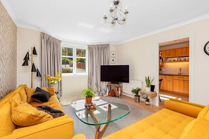 3 Bedroom Flat For Sale In / Craigend Park, Liberton, Edinburgh, EH16