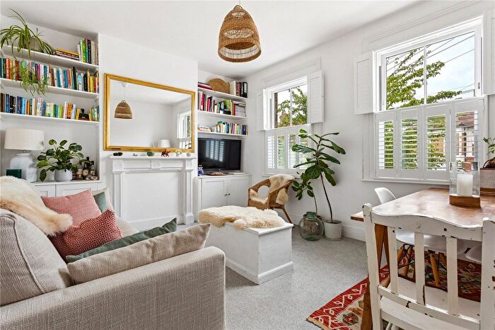 1 Bedroom Flat For Sale In Trevelyan Road, London, SW17