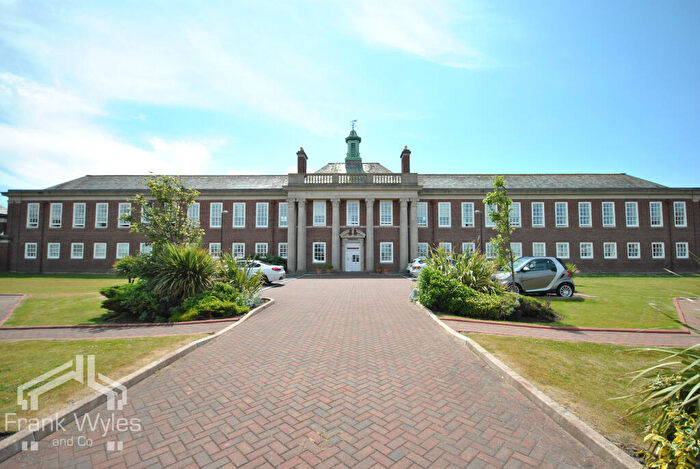 1 Bedroom Flat For Sale In Queens Manor, Clifton Drive South, Lytham St Annes, Lancashire, FY8