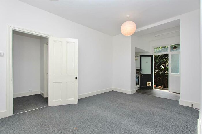 1 Bedroom Flat To Rent In Alvington Crescent, E8