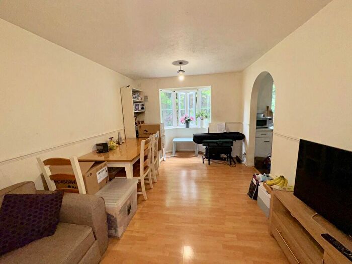 2 Bedroom Flat To Rent In Autumn Drive, Sutton, Surrey, SM2