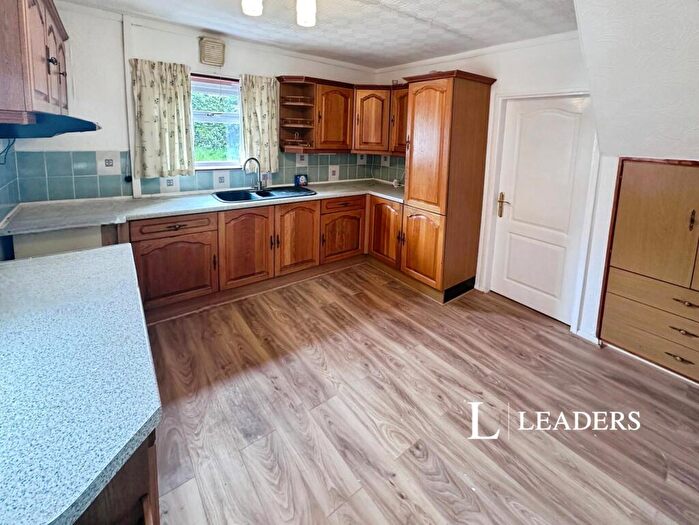 3 Bedroom Semi-Detached House To Rent In Housefield Road, ST2