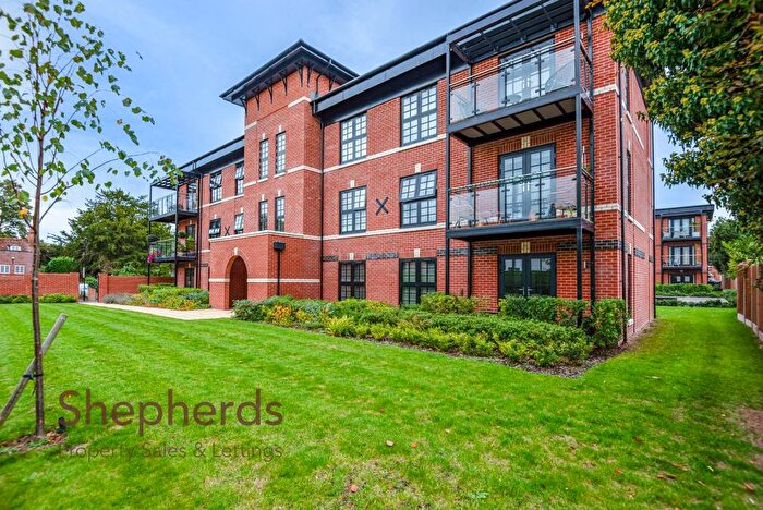 2 Bedroom Flat For Sale In Badgers Walk, Broxbourne, EN10