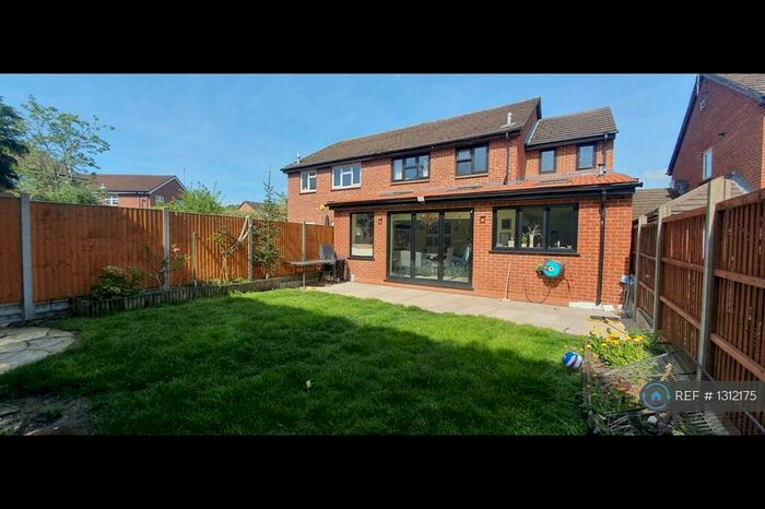 4 Bedroom Semi-Detached House To Rent In Ruby Close, Wokingham, RG41