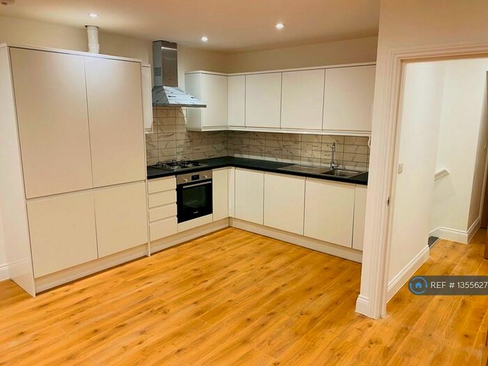 2 Bedroom Flat To Rent In Stoke Newington Road, London, N16