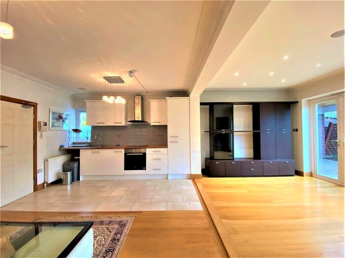 3 Bedroom Semi-Detached House To Rent In Crundale Avenue, Kingsbury, NW9