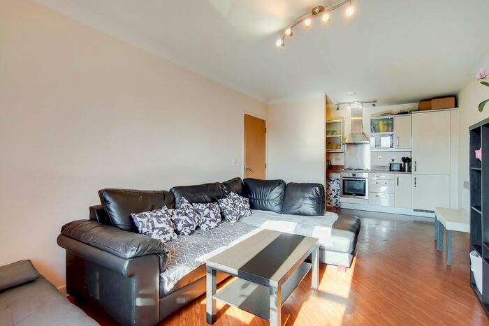 1 Bedroom Flat To Rent In Worton Way, Hounslow, TW3
