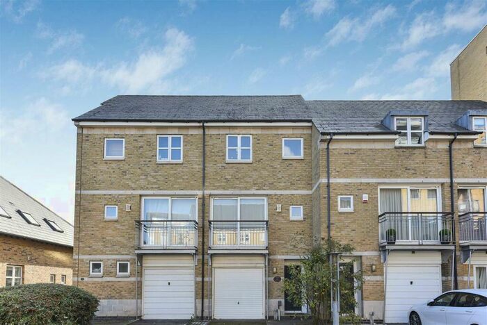 4 Bedroom Apartment To Rent In Torres Square, London, E14