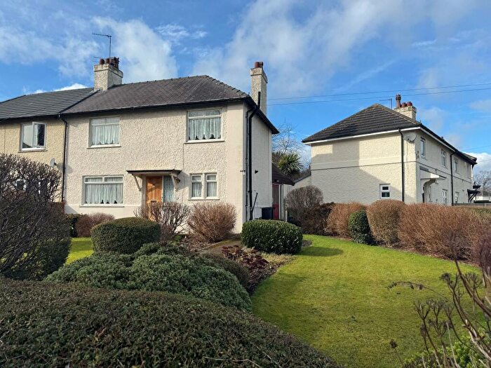 3 Bedroom Semi-Detached House For Sale In Wolley Avenue, Leeds, LS12