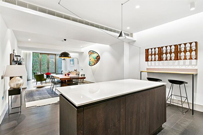 2 Bedroom Flat To Rent In Victoria Street, London, SW1H