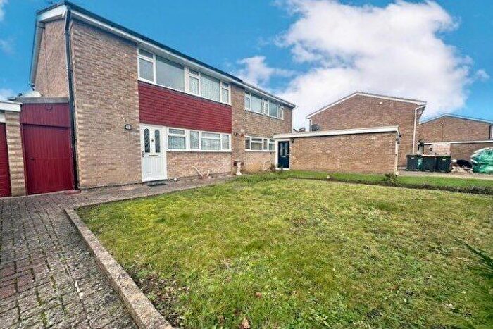 3 Bedroom Property To Rent In Ford End Road, Bedford, MK40