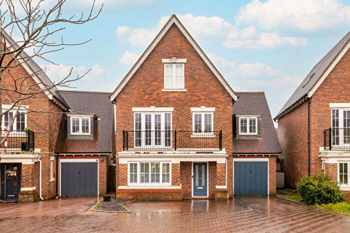 4 Bedroom Detached House For Sale In Kingfisher Drive, Haywards Heath, West Sussex, RH16