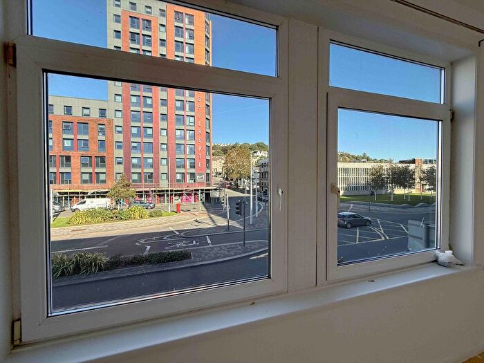 2 Bedroom Flat To Rent In Picton Arcade, Swansea, SA1