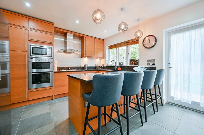 4 Bedroom Property For Sale In Robinsons Close, West Ealing, London, W13