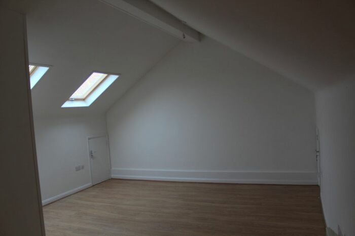 Studio To Rent In Portsmouth Road, Southampton SO19