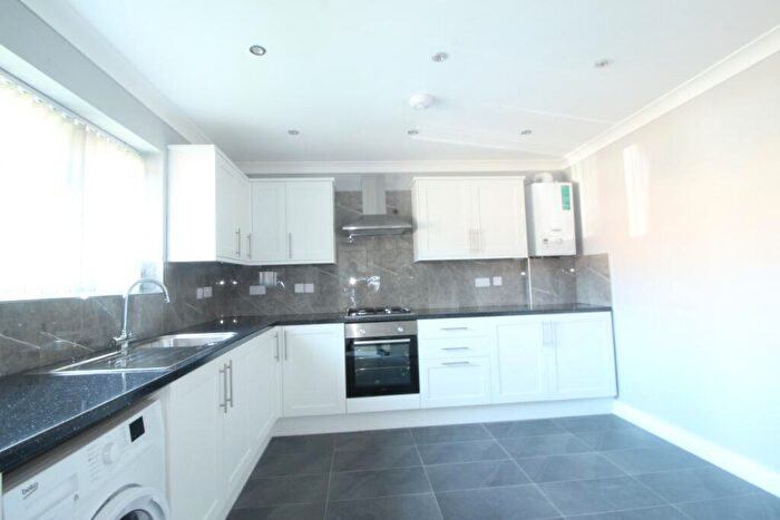 3 Bedroom Semi-Detached House To Rent In Jinnah Place, Slough, SL1