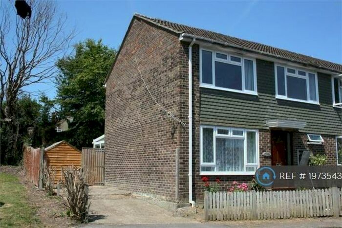 4 Bedroom End Of Terrace House To Rent In The Chantrys, Farnham, GU9