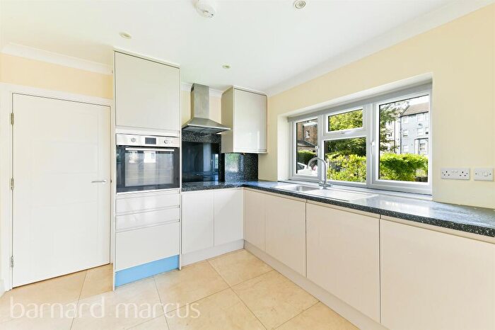 2 Bedroom Detached Bungalow For Sale In Kings Road, London, SE25