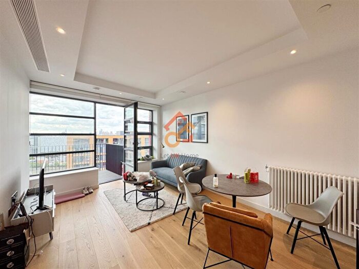 1 Bedroom Flat To Rent In Defoe House, City Island Way, London, E14