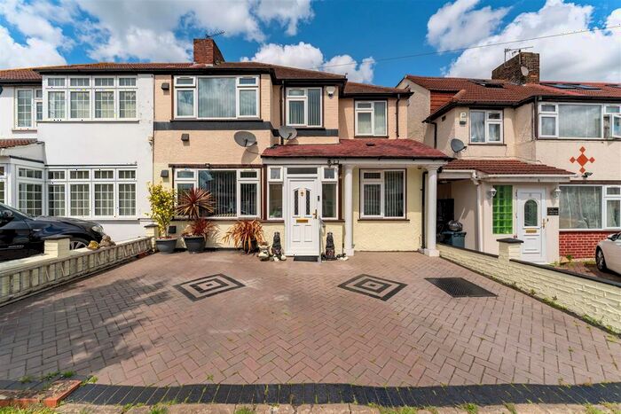 4 Bedroom Semi-Detached House To Rent In Hadley Gardens, Southall, UB2