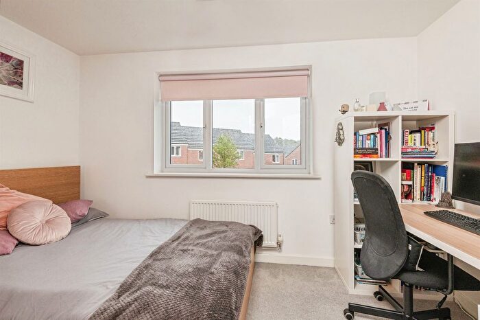 3 Bedroom Semi-detached House For Sale In Rhubarb Hill, Wakefield, WF2