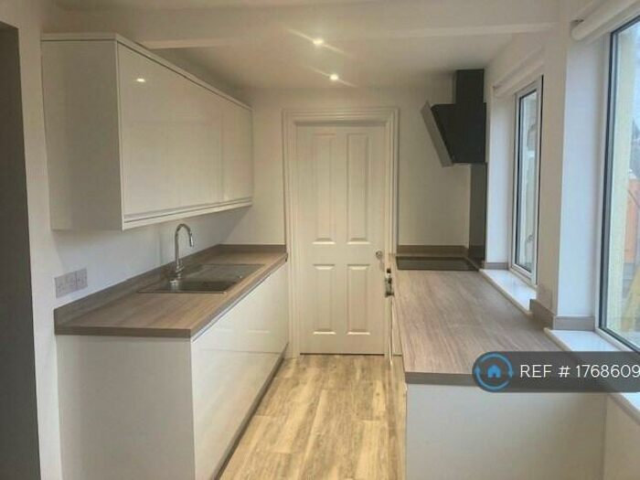 3 Bedroom Flat To Rent In Kenilworth Road, Southsea, PO5