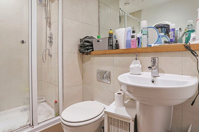 2 Bedroom Flat For Sale In Marsh Lane, Leeds, West Yorkshire, LS9