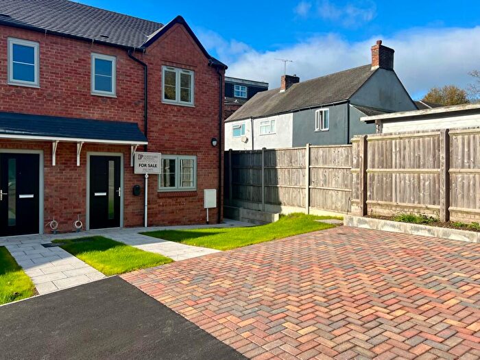 3 Bedroom Semi Detached House For Sale In Kilnstone Close, Church Gresley, DE11