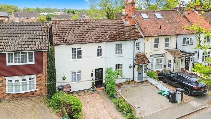 3 Bedroom Semi Detached House For Sale In Waterloo Road, Wokingham, RG40
