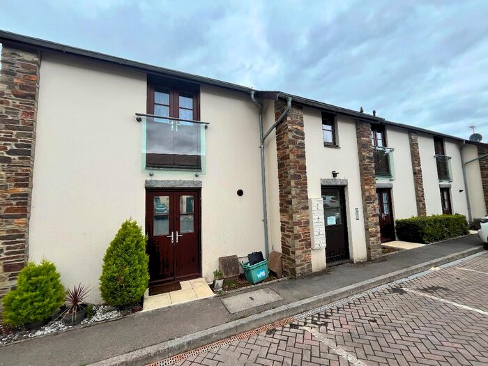 2 Bedroom Flat To Rent In Exeter Road, Okehampton, EX20