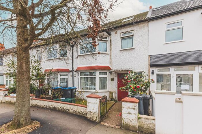 1 Bedroom Maisonette For Sale In Gorringe Park Avenue, Mitcham, CR4