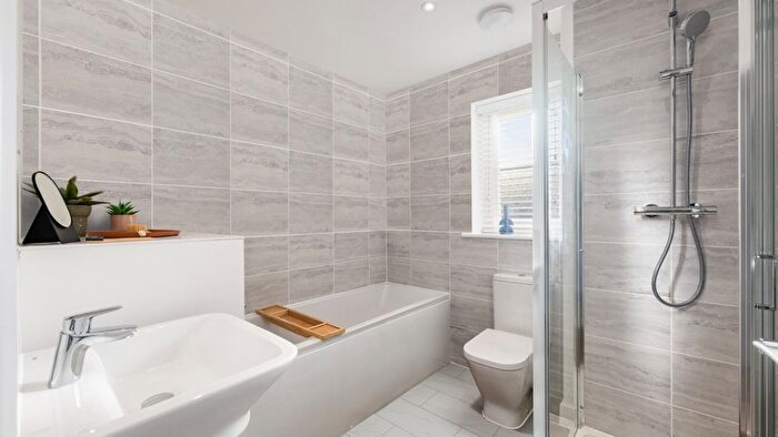 4 Bedroom Detached House For Sale In Orleigh Cl, Bideford, EX39