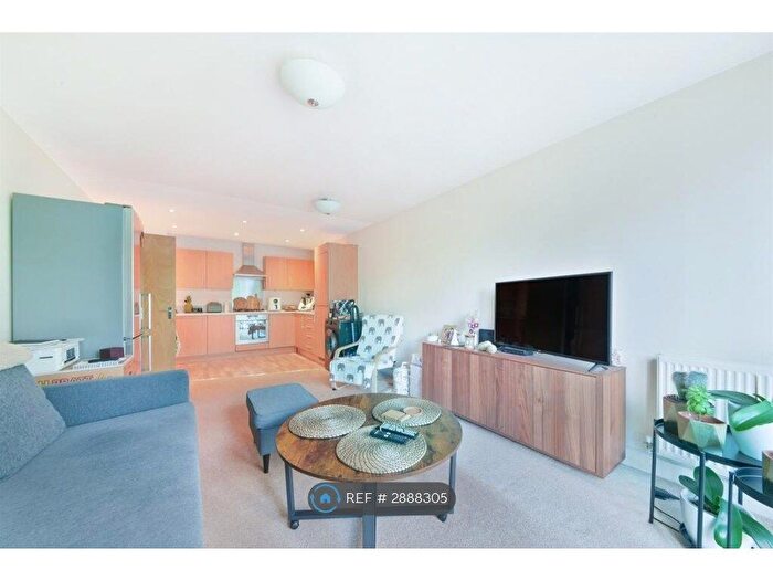 2 Bedroom Flat To Rent In Kendra Hall Road, Croydon, CR2