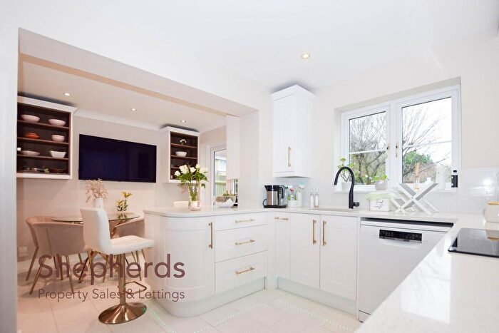 4 Bedroom Detached House For Sale In Norwood Road, Cheshunt, EN8