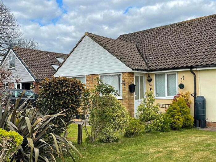 2 Bedroom Semi-Detached Bungalow To Rent In Oakcroft Gardens, Littlehampton, BN17