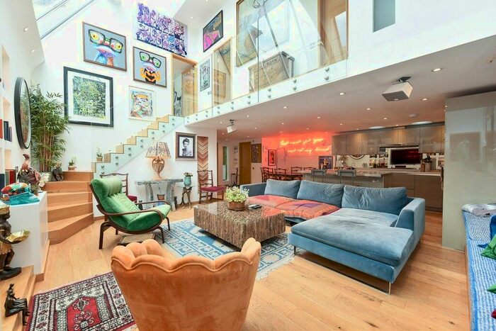 3 Bedroom Flat To Rent In Gunter Grove, Chelsea, SW10