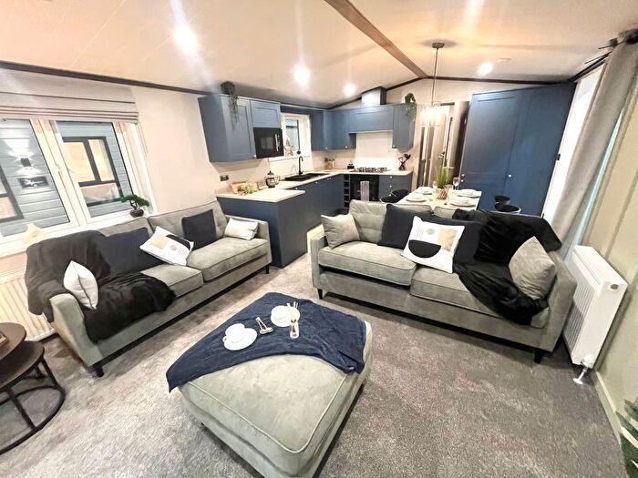 3 Bedroom Mobile/park Home For Sale In Malton Road, Pickering, YO18