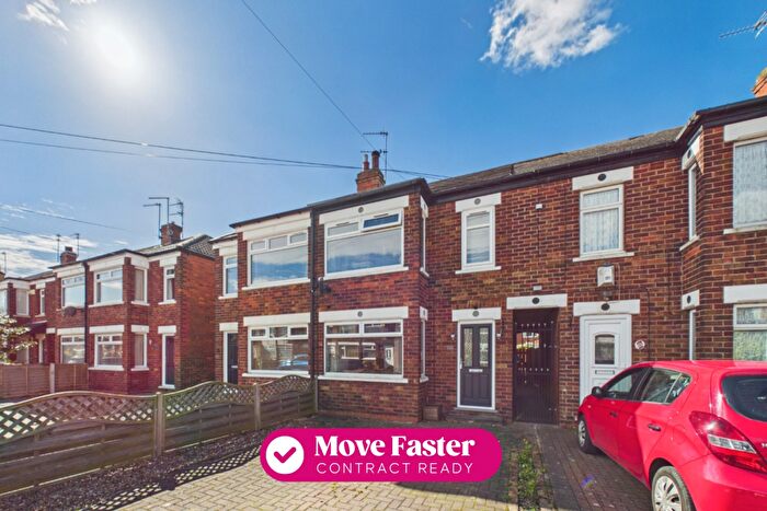 3 Bedroom Terraced House For Sale In Brockenhurst Avenue, Cottingham, HU16