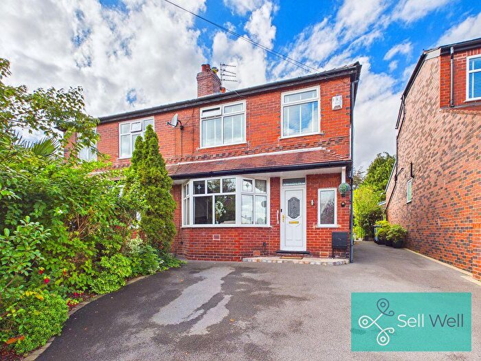 3 Bedroom Semi-Detached House For Sale In Douglas Road Worsley Manchester, M28