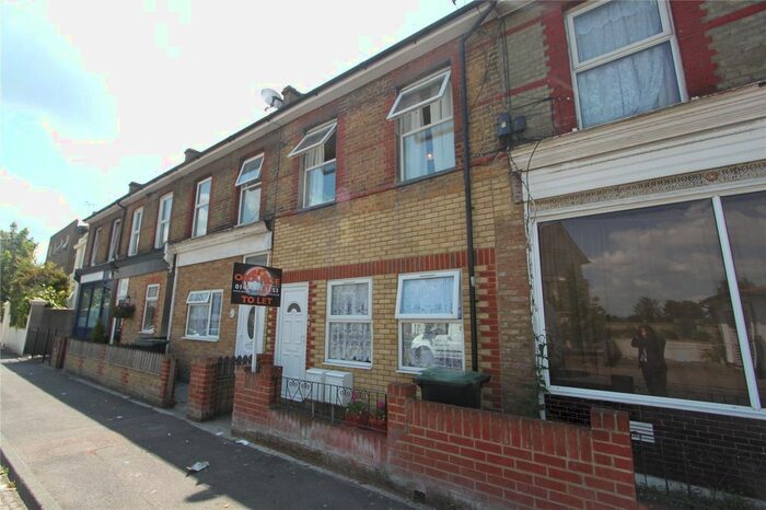 1 Bedroom Flat To Rent In Dover Road, Northfleet, Gravesend, Kent, DA11