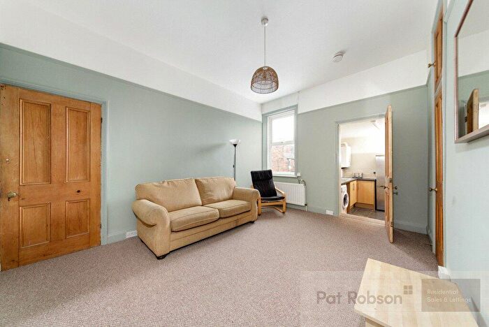 3 Bedroom Apartment To Rent In Ashleigh Grove, West Jesmond, Newcastle Upon Tyne, Tyne And Wear, NE2